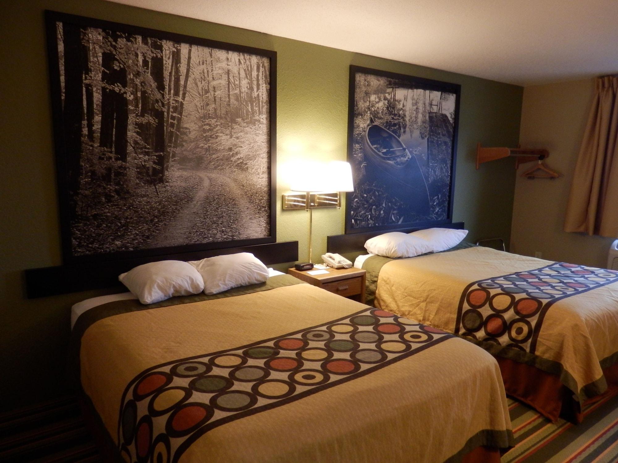 Super 8 By Wyndham Grayling Otel Dış mekan fotoğraf