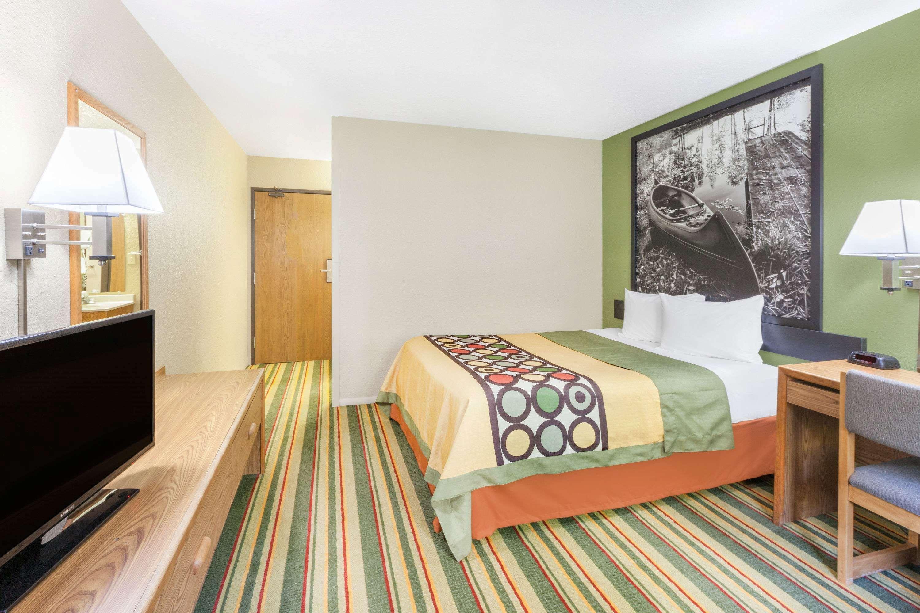 Super 8 By Wyndham Grayling Otel Dış mekan fotoğraf