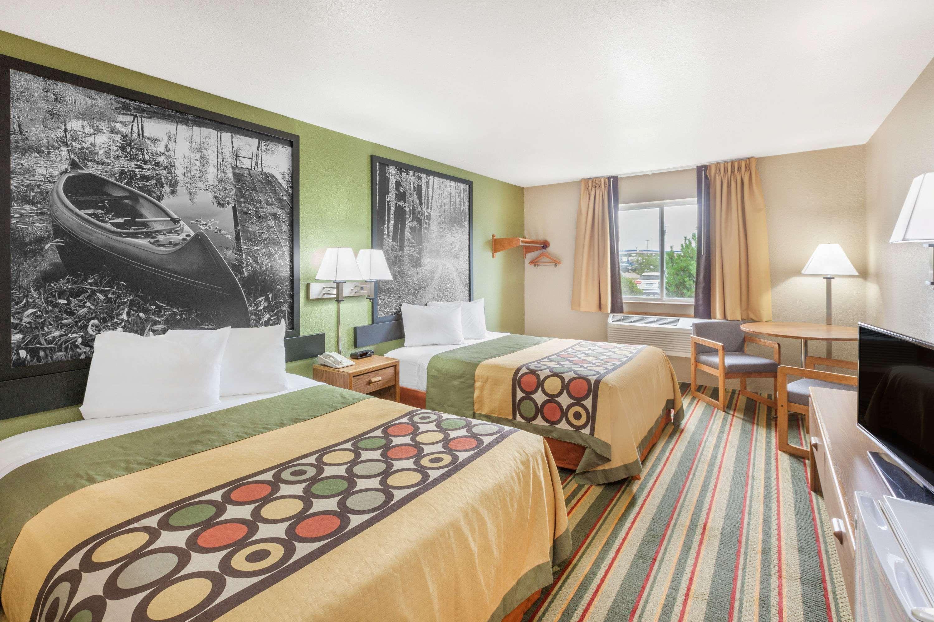 Super 8 By Wyndham Grayling Otel Dış mekan fotoğraf
