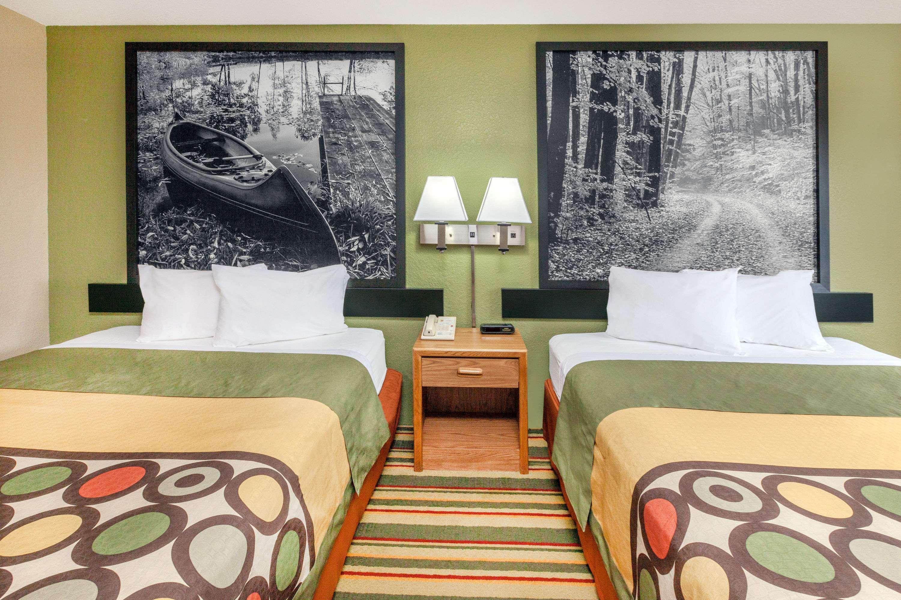 Super 8 By Wyndham Grayling Otel Dış mekan fotoğraf